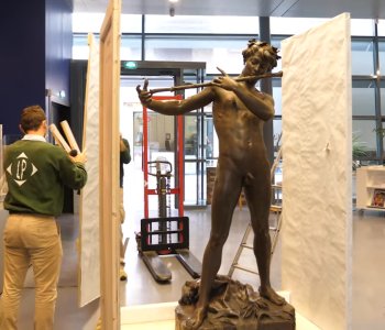 Restored L'Improvisateur being uncrated at M�diath�que de Bandol