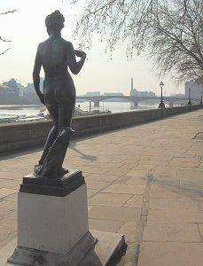 Francis Derwent Wood - Atalanta (wide back view)