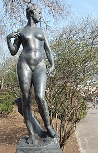 Francis Derwent Wood - Atalanta (medium front view)